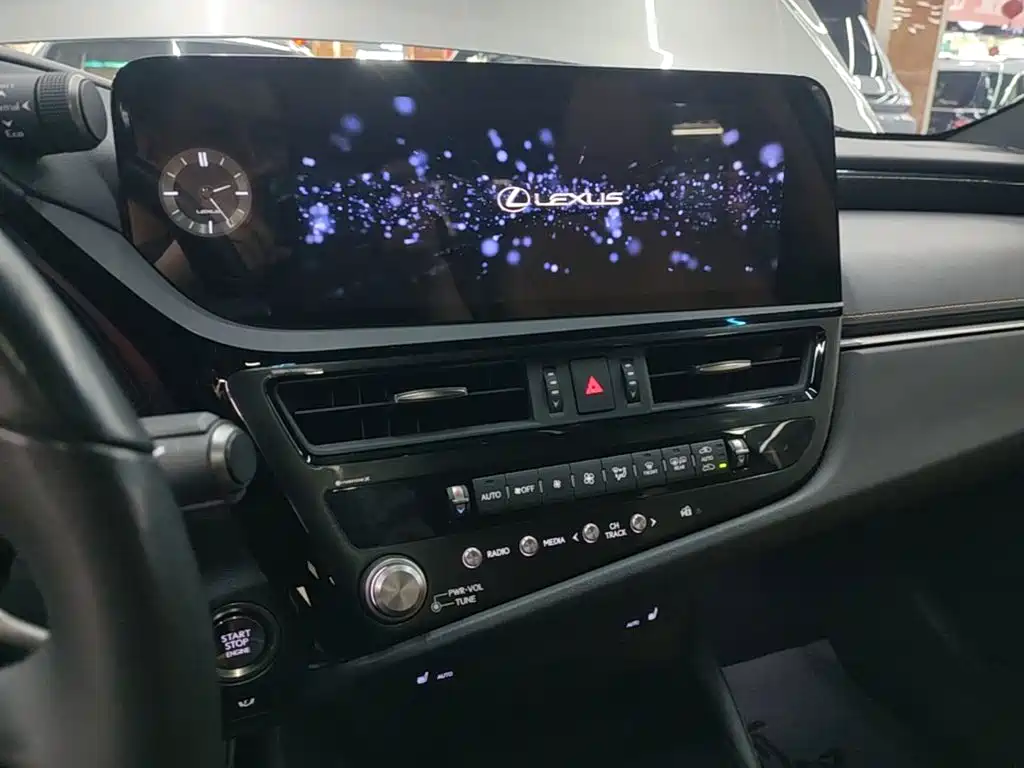Lexus ES — миниатюра 13