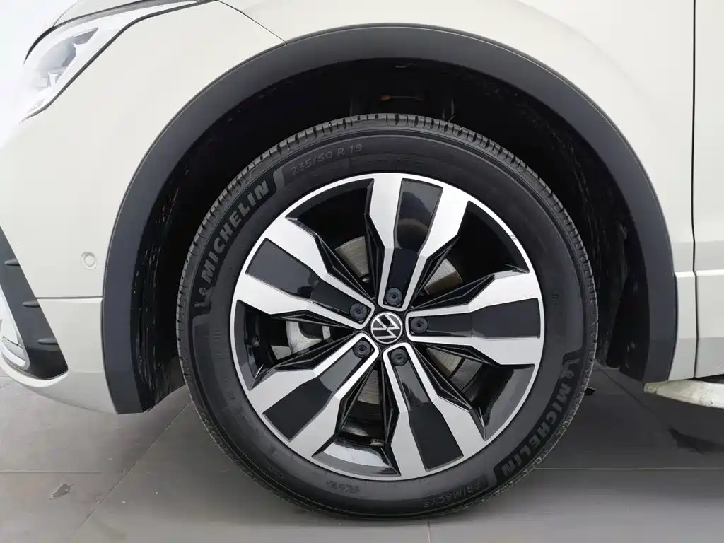 Volkswagen Tiguan L — миниатюра 17