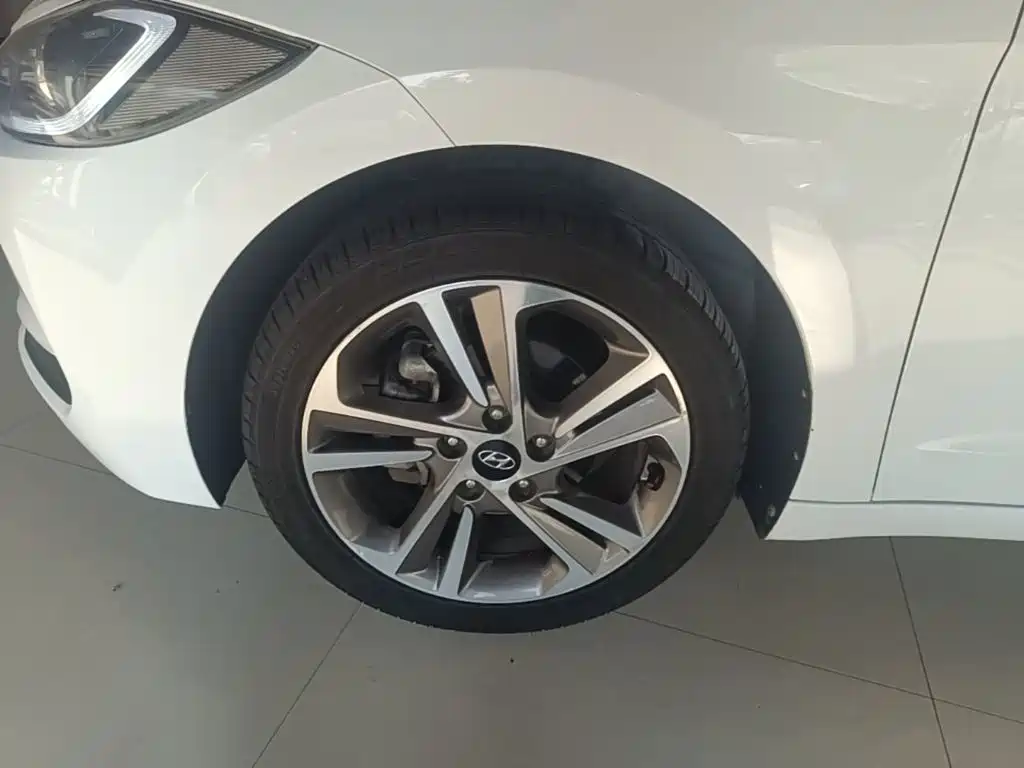 Hyundai Elantra — миниатюра 23