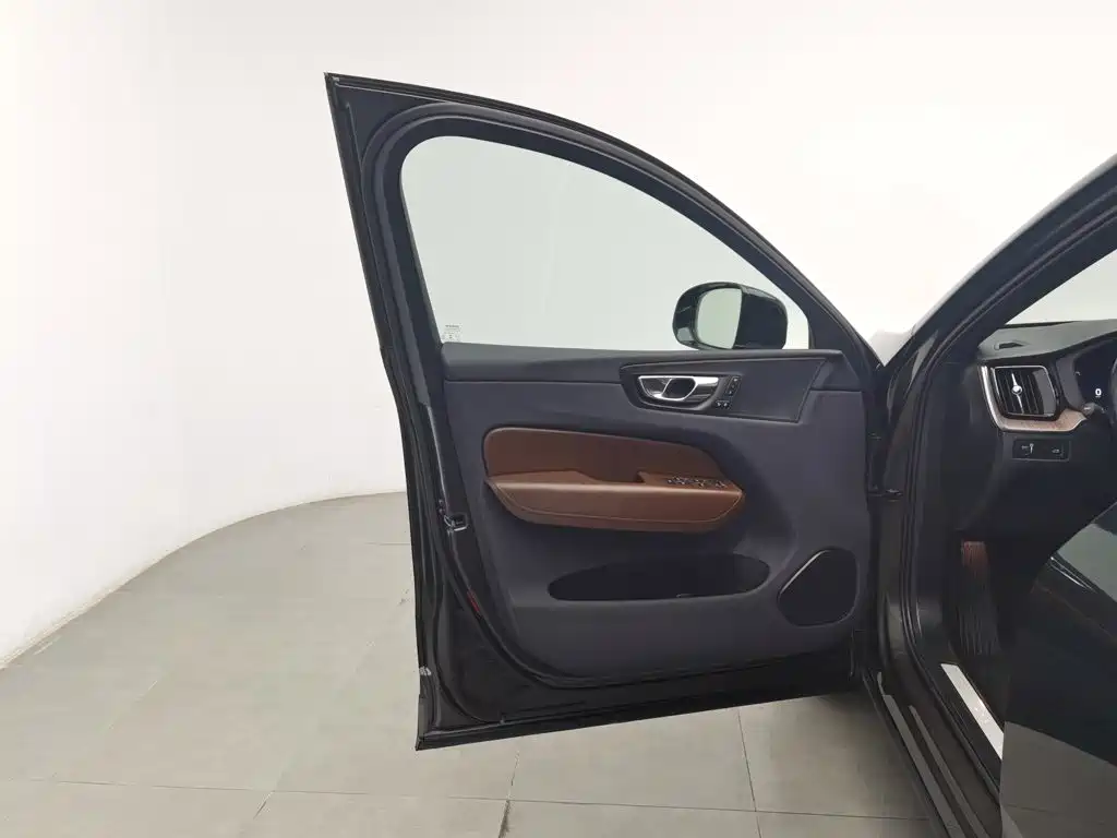 Volvo XC60 — миниатюра 8