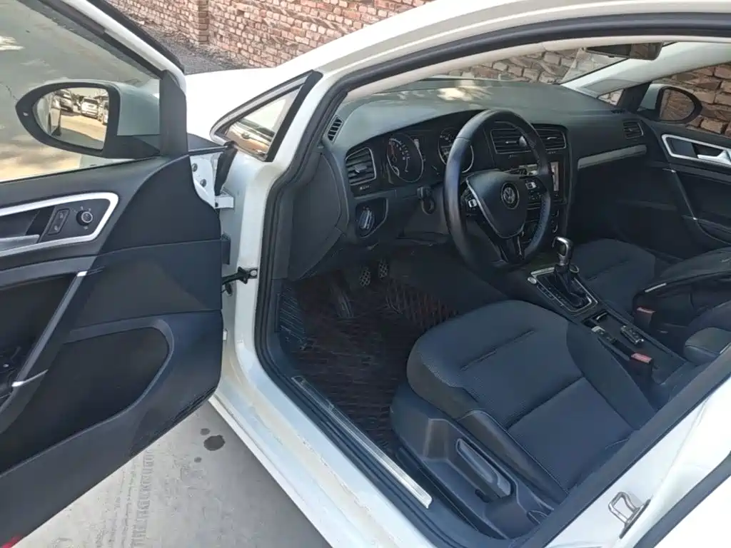 Volkswagen Golf EV — миниатюра 16