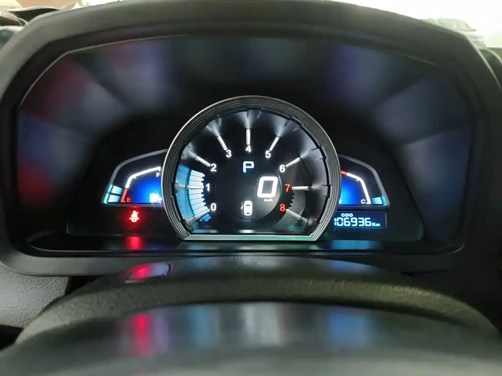 Luxgen U6 — миниатюра 12