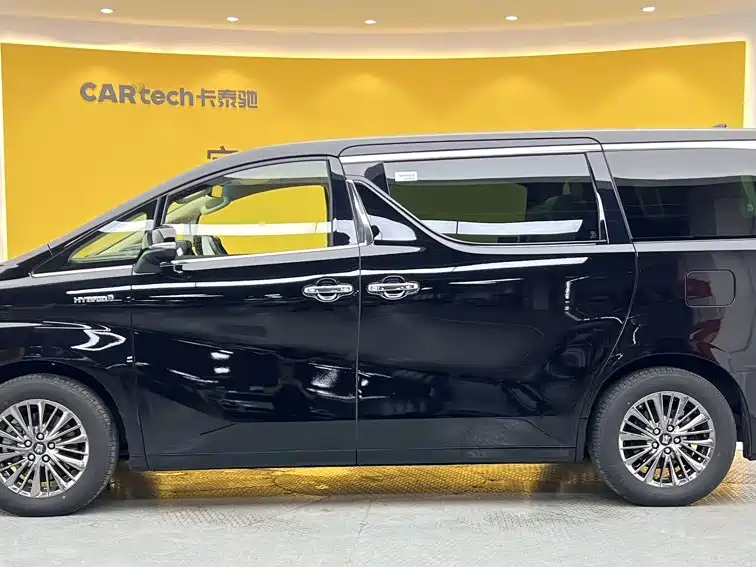 Toyota Vellfire — миниатюра 7