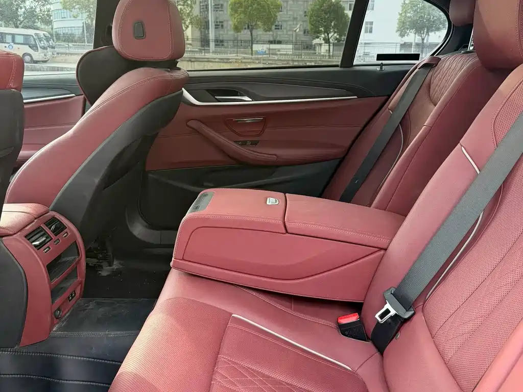 BMW 5 Series — миниатюра 5