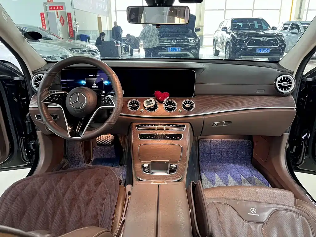 Mercedes-Benz E-Class — миниатюра 5