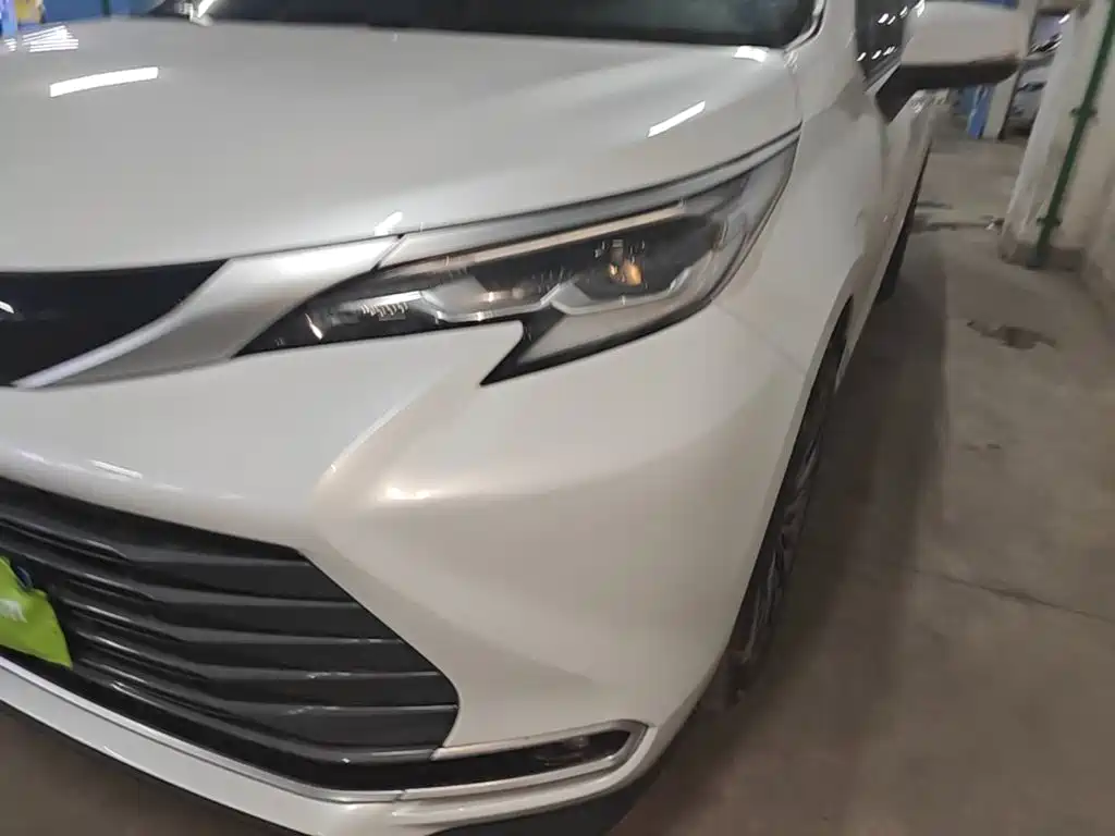 Toyota Sienna — миниатюра 24
