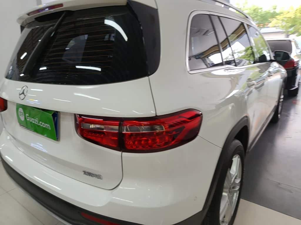 Mercedes-Benz GLB 1.3 л 2022 г. Белый, пробег 25600 км
