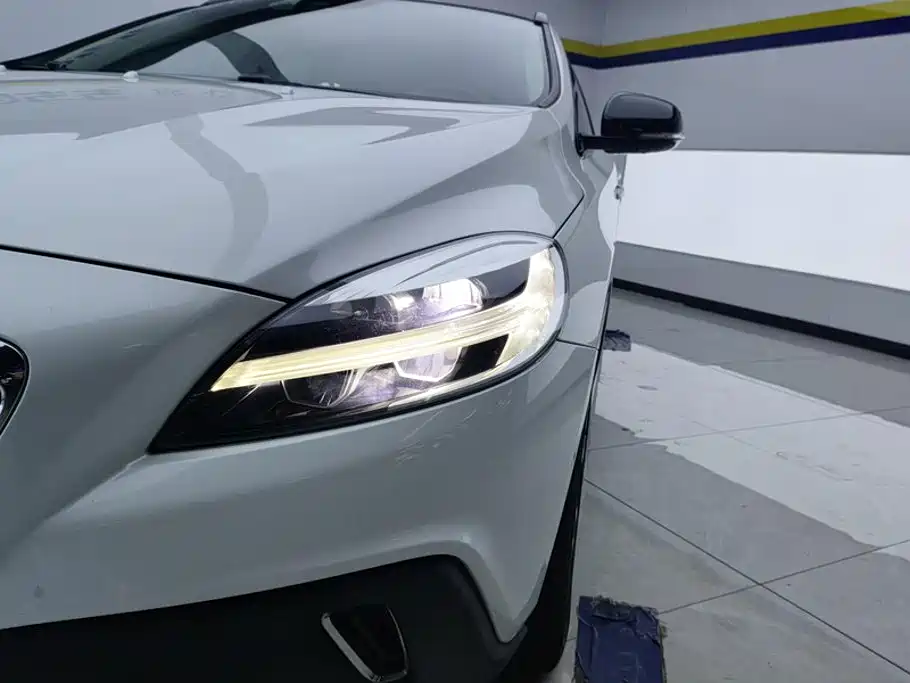 Volvo V40 — миниатюра 5