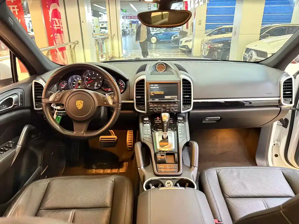 Porsche Cayenne — миниатюра 7