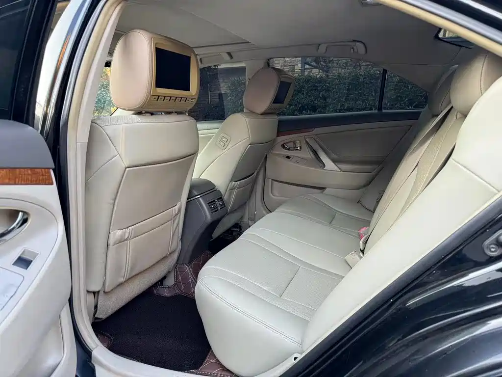 Toyota Camry — миниатюра 8