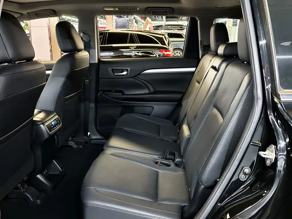Toyota Highlander — миниатюра 10