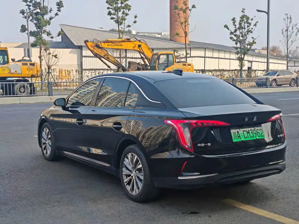 Hongqi HONGQI E QM5
