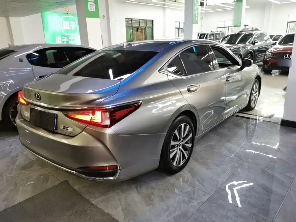 Lexus ES — миниатюра 7