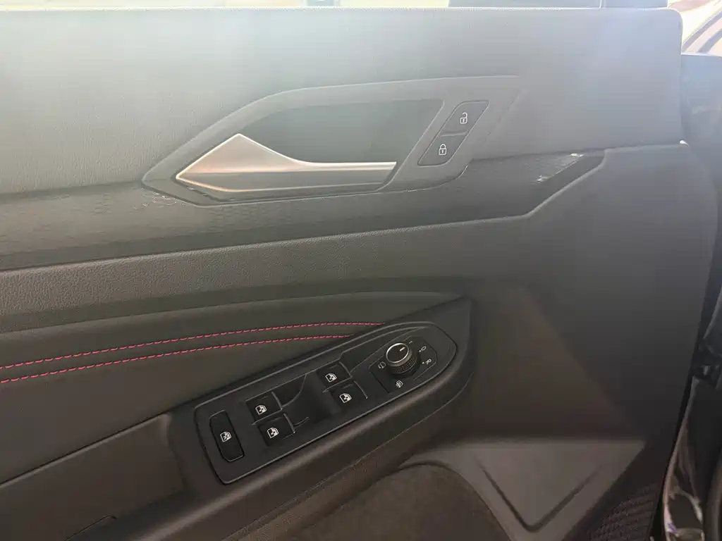 Volkswagen Golf GTI — миниатюра 5