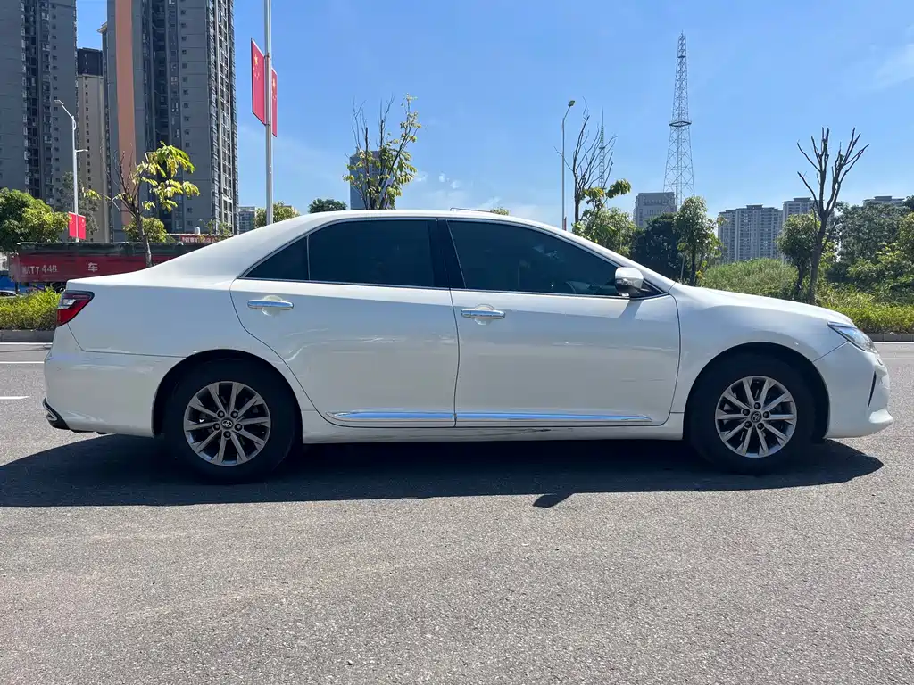 Toyota Camry — миниатюра 7