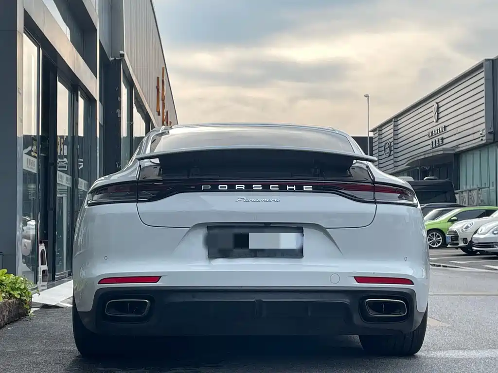 PORSCHE PANAMERA
