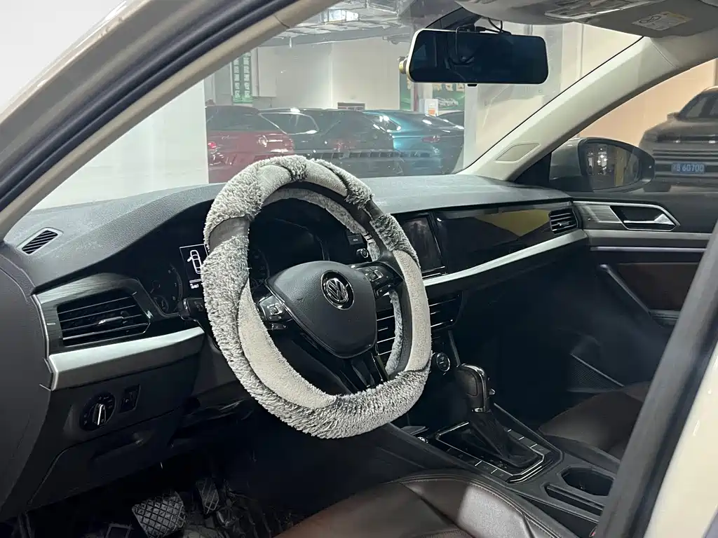 Volkswagen Lavida — миниатюра 5