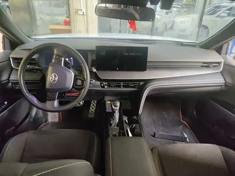 Toyota Camry — миниатюра 3