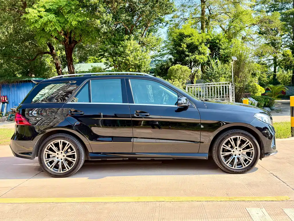 Mercedes-Benz GLE (Import) — миниатюра 11