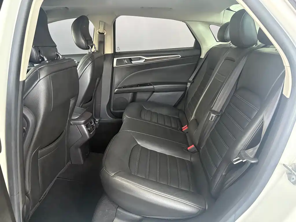Ford Mondeo 2013 2.0L GTDi200 Fashion