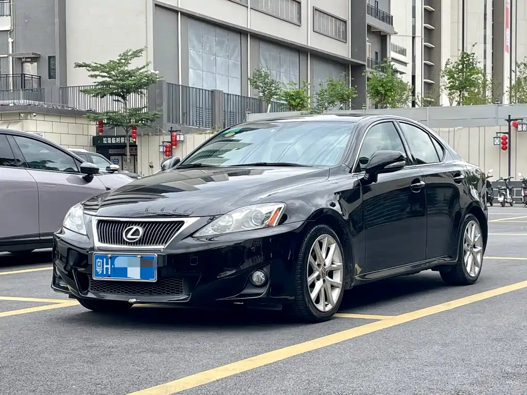 Lexus IS 2012