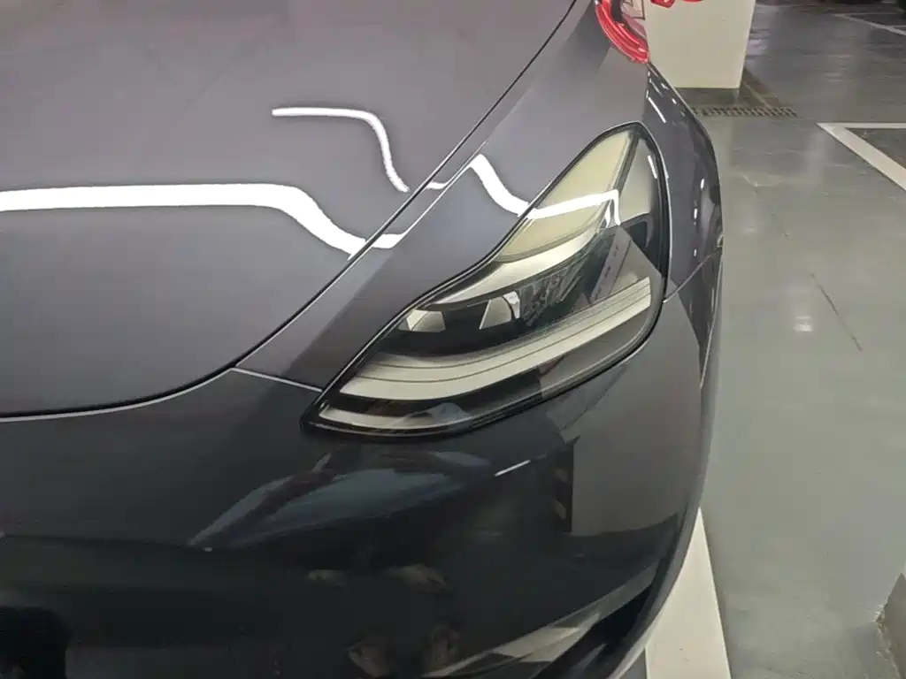 Tesla Model Y — миниатюра 24