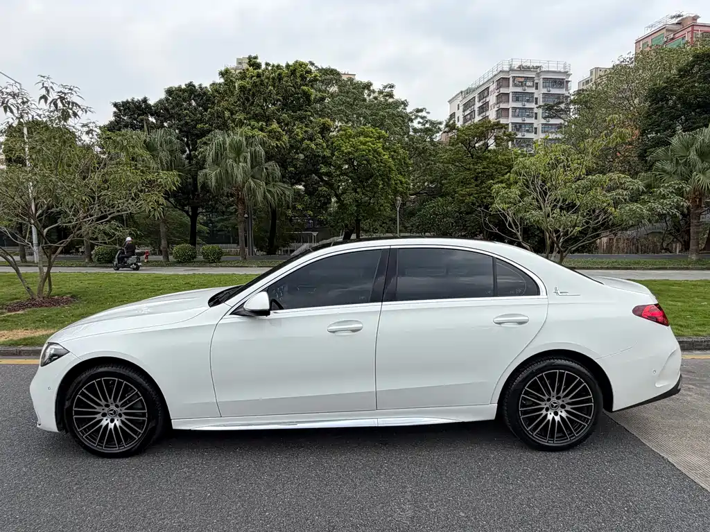 Mercedes-Benz C-Class — миниатюра 7