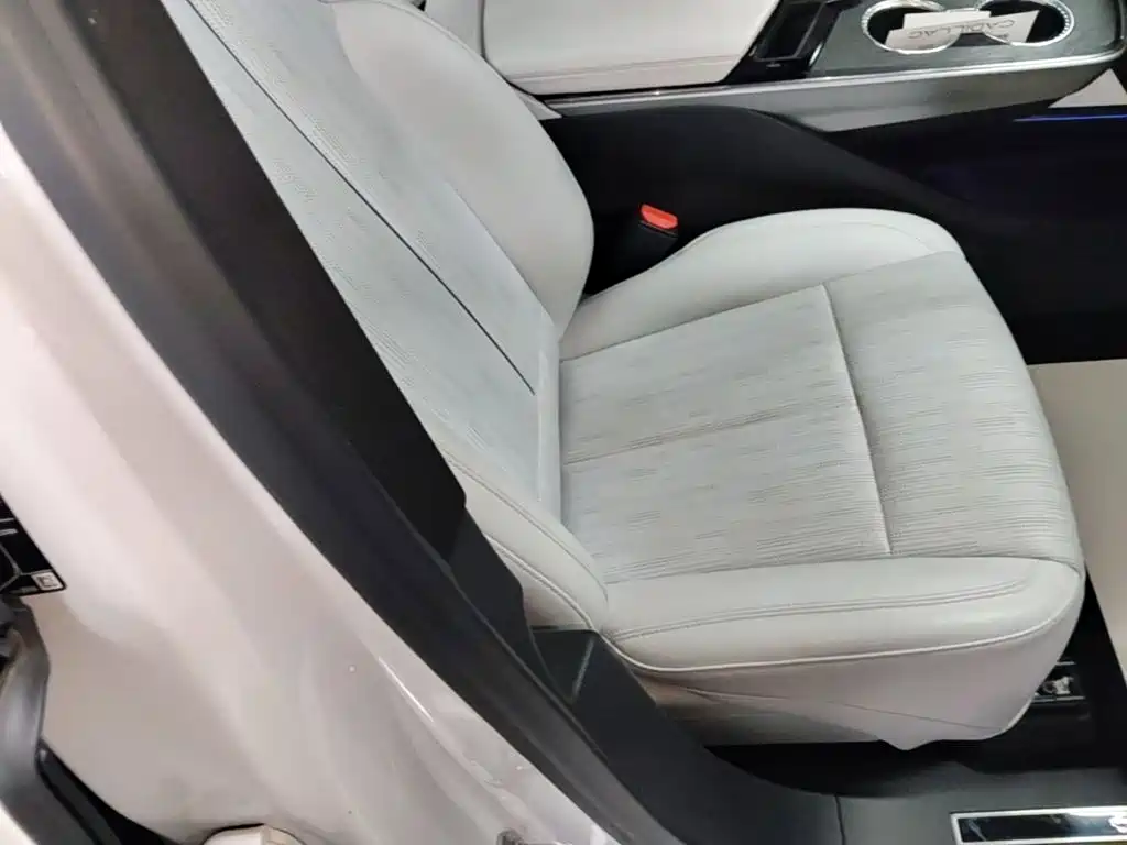 Cadillac Lyriq — миниатюра 25