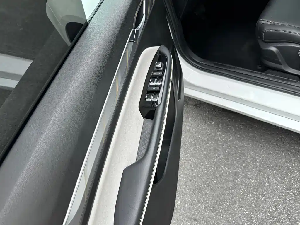 Geely Emgrand L — миниатюра 11