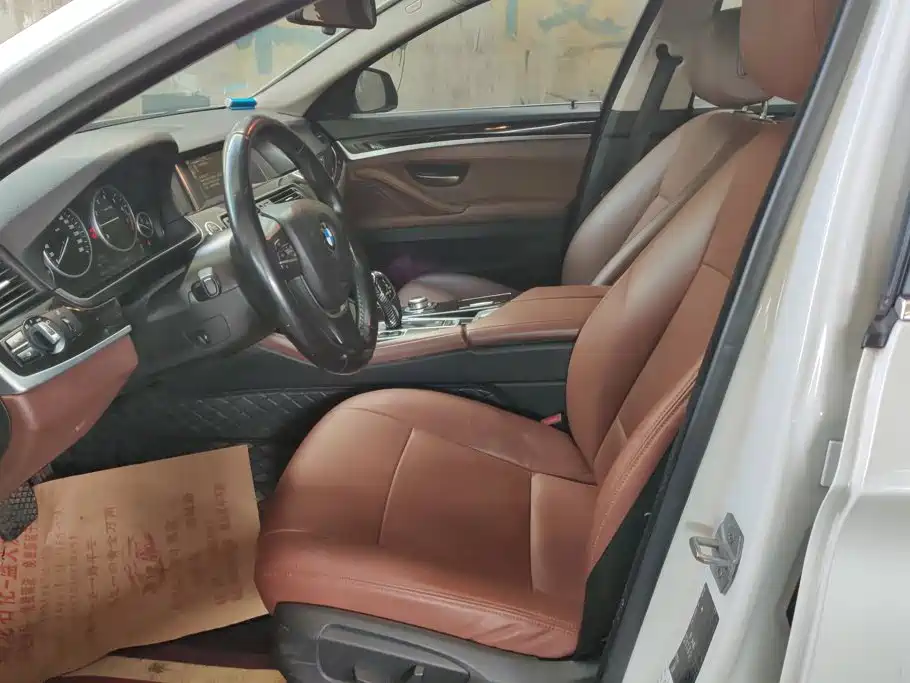 BMW 5 Series — миниатюра 9