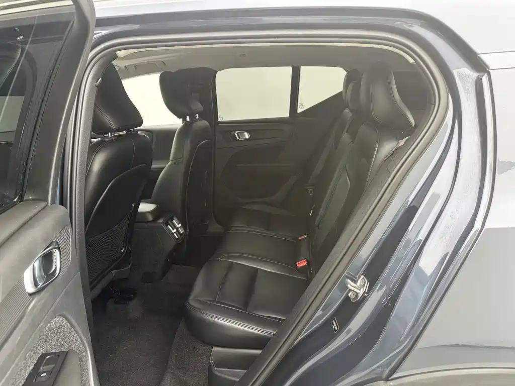 Volvo XC40 — миниатюра 12