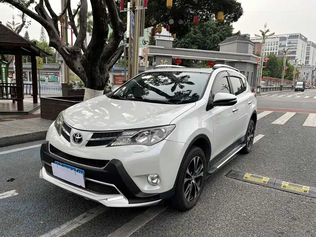 Toyota RAV4 2015