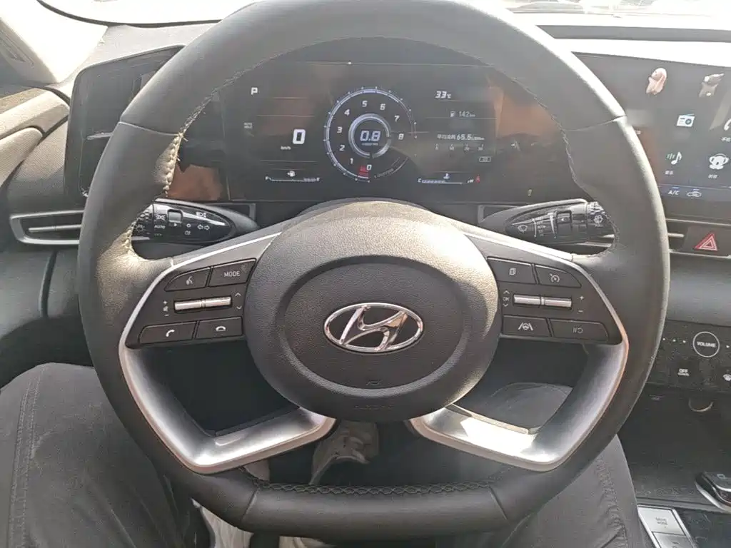 Hyundai Elantra — миниатюра 11