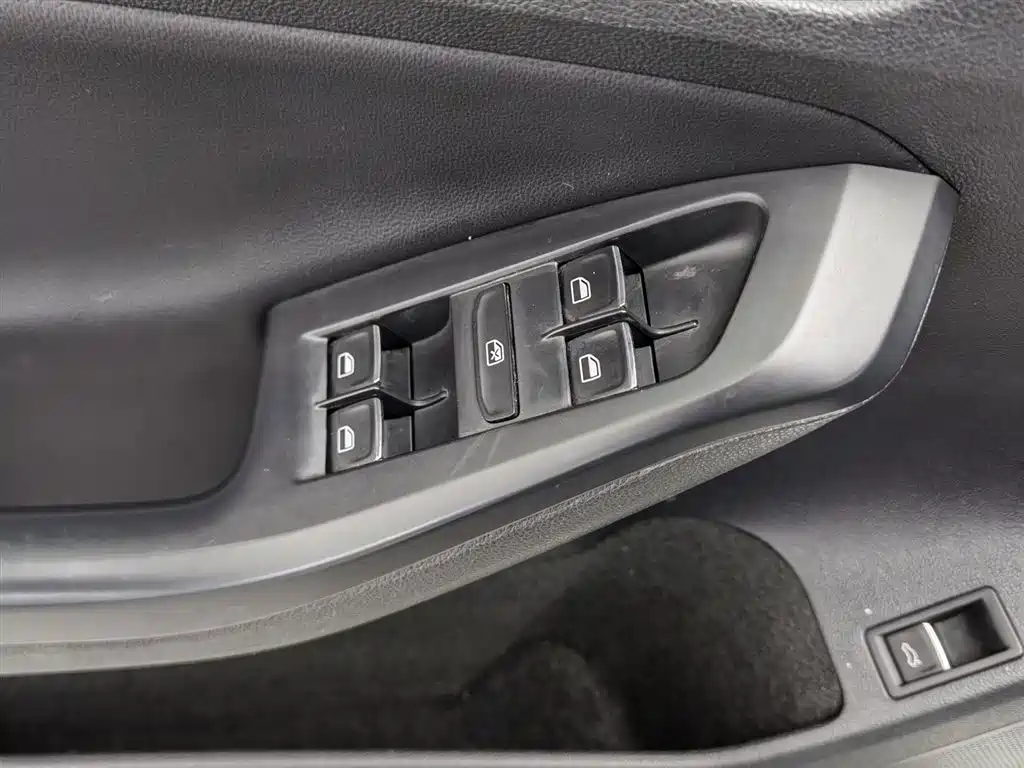 Volkswagen Sagitar 2015 230TSI AT Comfort