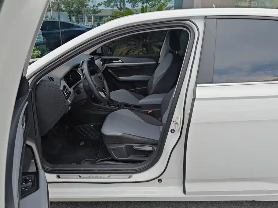 Volkswagen Lavida — миниатюра 9