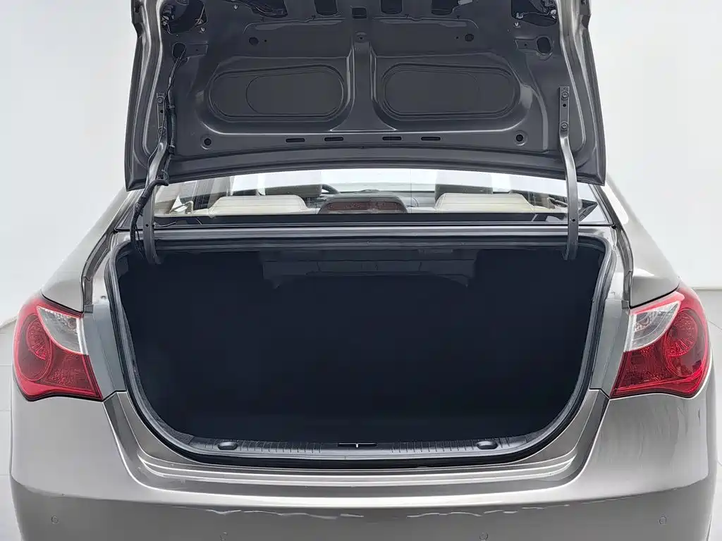 Hyundai Elantra — миниатюра 16
