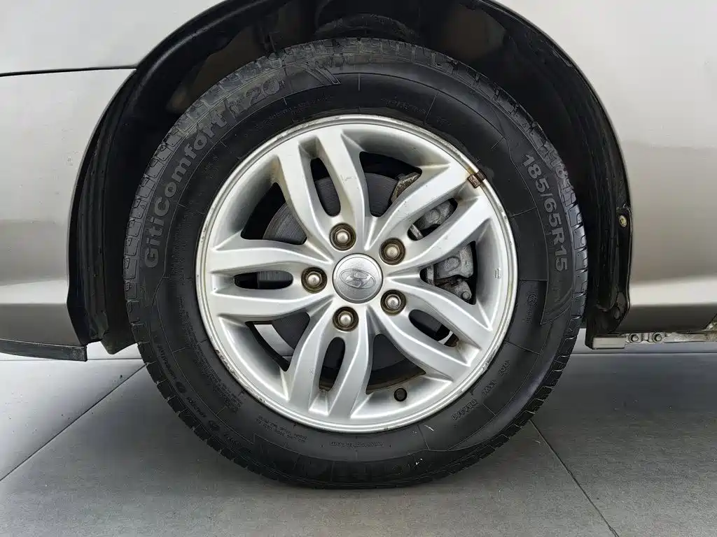Hyundai Elantra — миниатюра 17