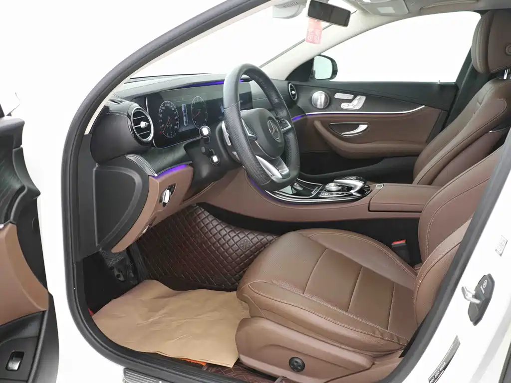 Mercedes-Benz E-Class — миниатюра 11