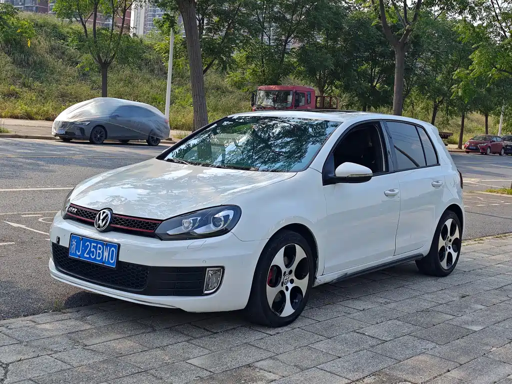 Купить Volkswagen Golf GTI