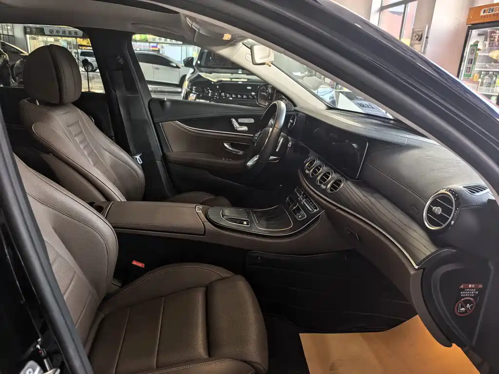 Mercedes-Benz E-Class — миниатюра 4