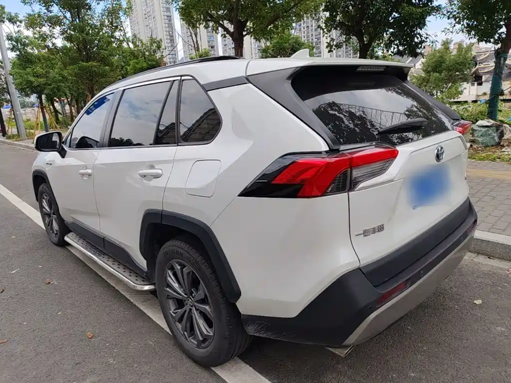 Toyota RAV4 — миниатюра 5