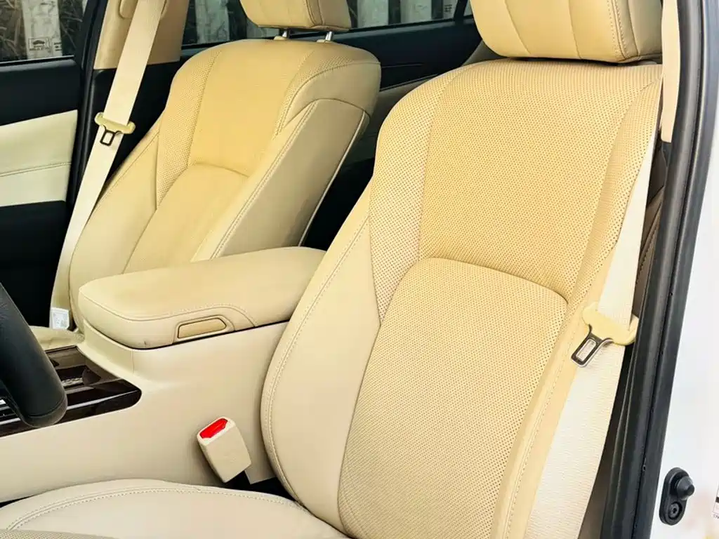 Toyota Crown — миниатюра 12