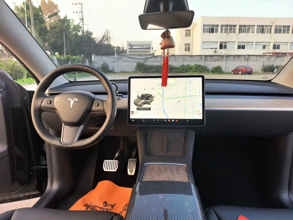 Tesla Model Y — миниатюра 8