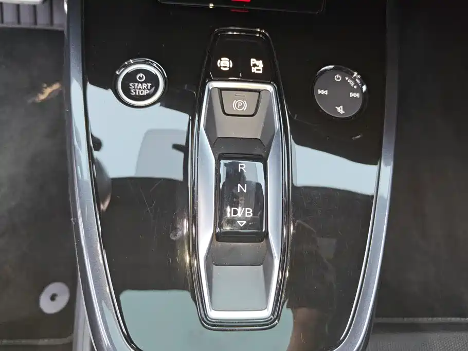Audi Q4 e-tron — миниатюра 16