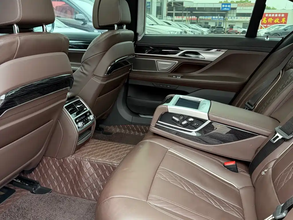 BMW 7 Series 7 2021 730Li M Sport