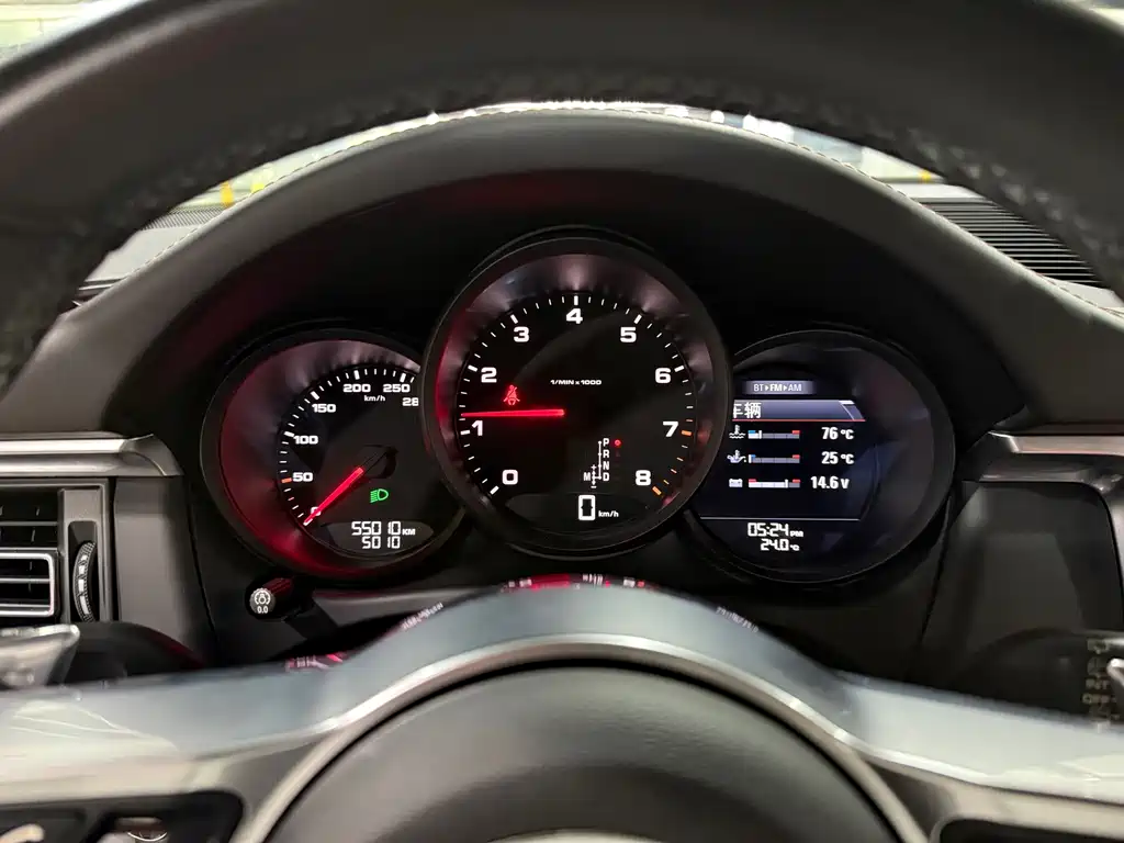 Porsche Macan — миниатюра 13