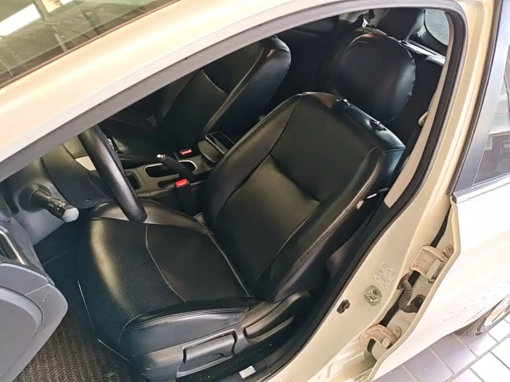 Nissan Tiida — миниатюра 15