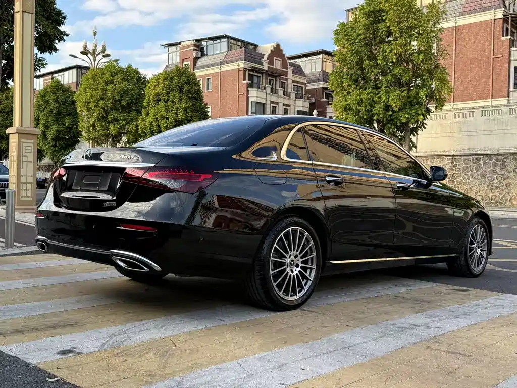 MERCEDES-BENZ E CLASS