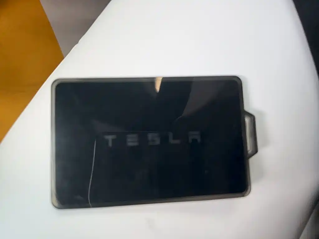 Tesla Model 3 — миниатюра 9