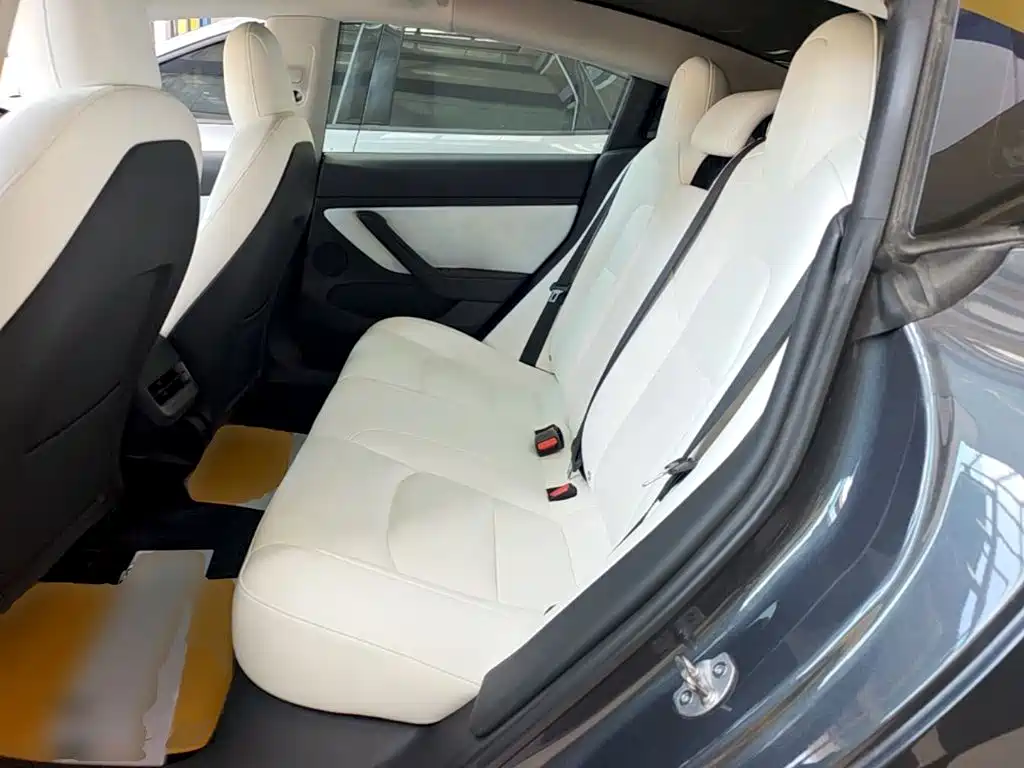 Tesla Model 3 — миниатюра 17